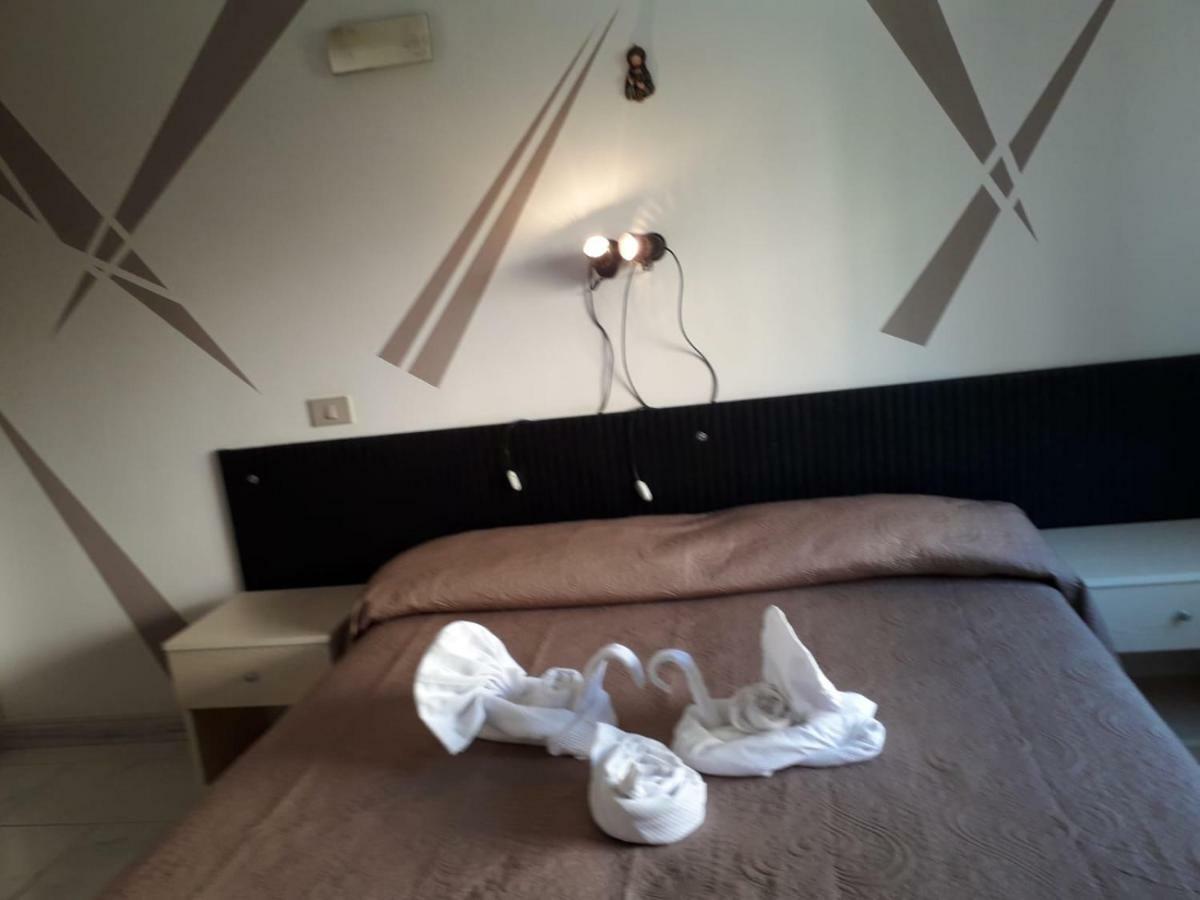 Hotel Santa Caterina Gizzeria Buitenkant foto