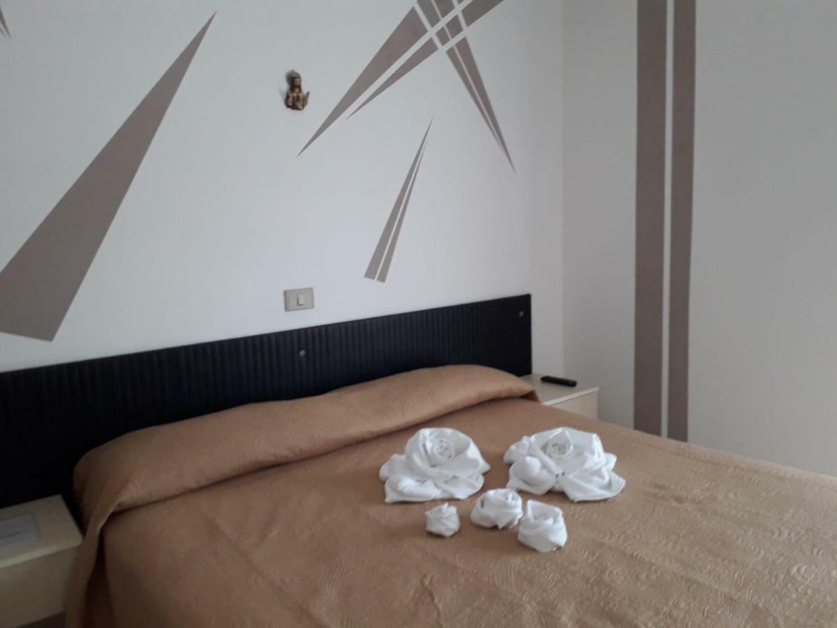 Hotel Santa Caterina Gizzeria Buitenkant foto