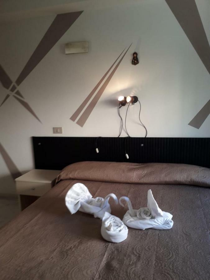 Hotel Santa Caterina Gizzeria Buitenkant foto